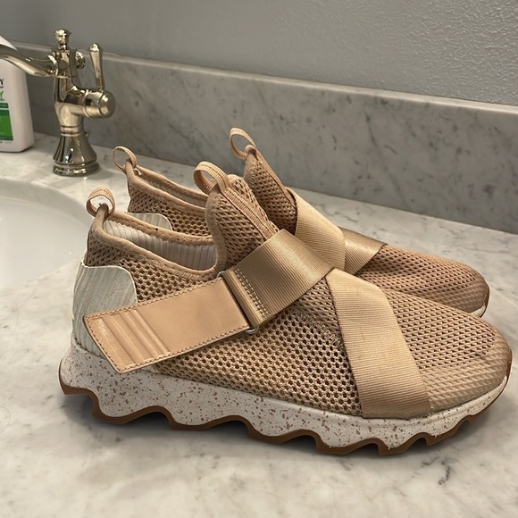 Sorel Kinetic Sneak size 10 neutral beige like new - Picture 6 of 9